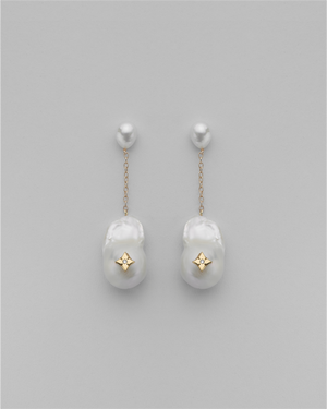 PETITE SHOULDER DUSTER CLOVER INLAY PEARL CHAIN EARRINGS